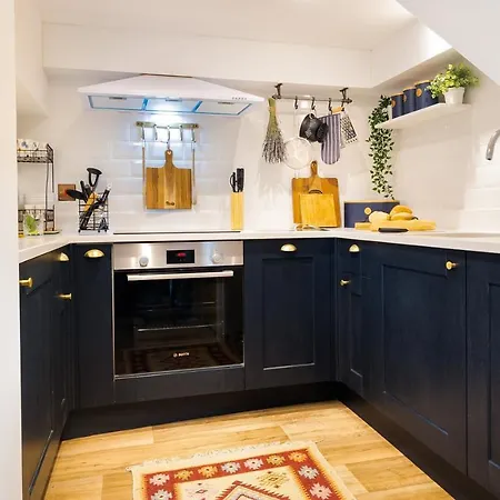 Craftsman Holiday home